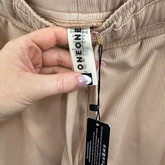OneOne Women’s Medium Tan Ribbed Jogger Pants New - Picture 3 of 7